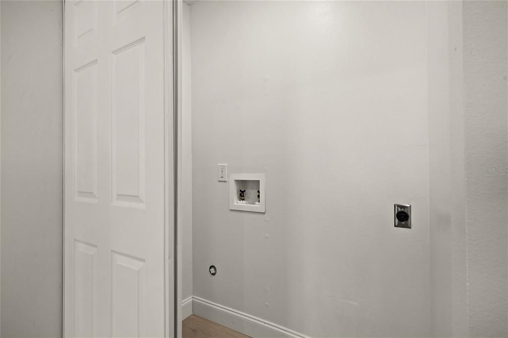 待售: $270,000 (2 贝兹, 1 浴室, 1048 平方英尺)