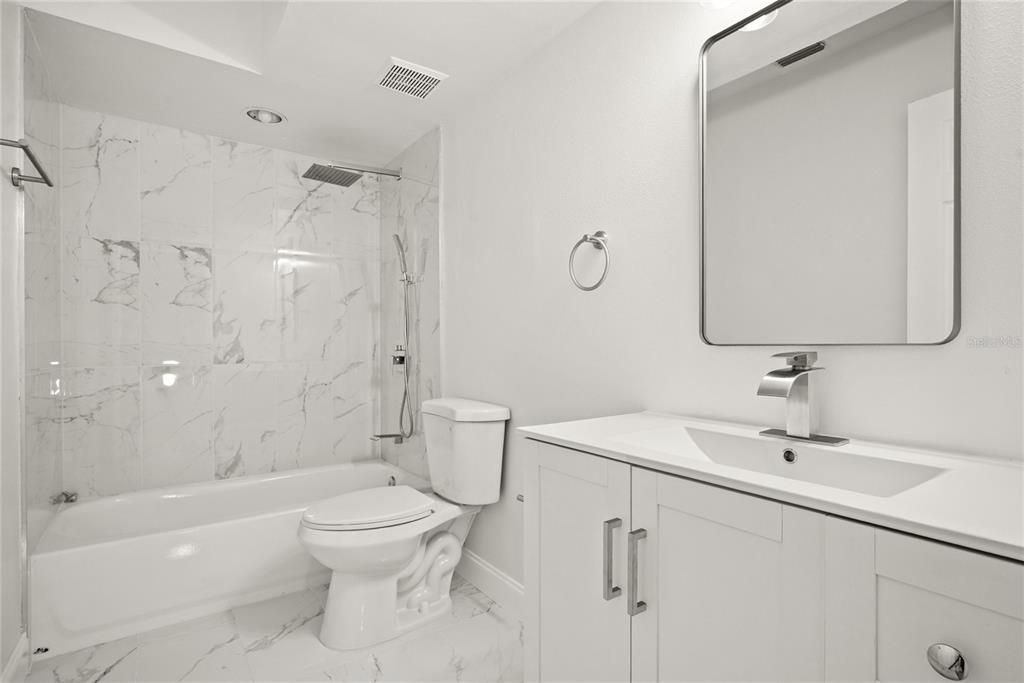 待售: $270,000 (2 贝兹, 1 浴室, 1048 平方英尺)