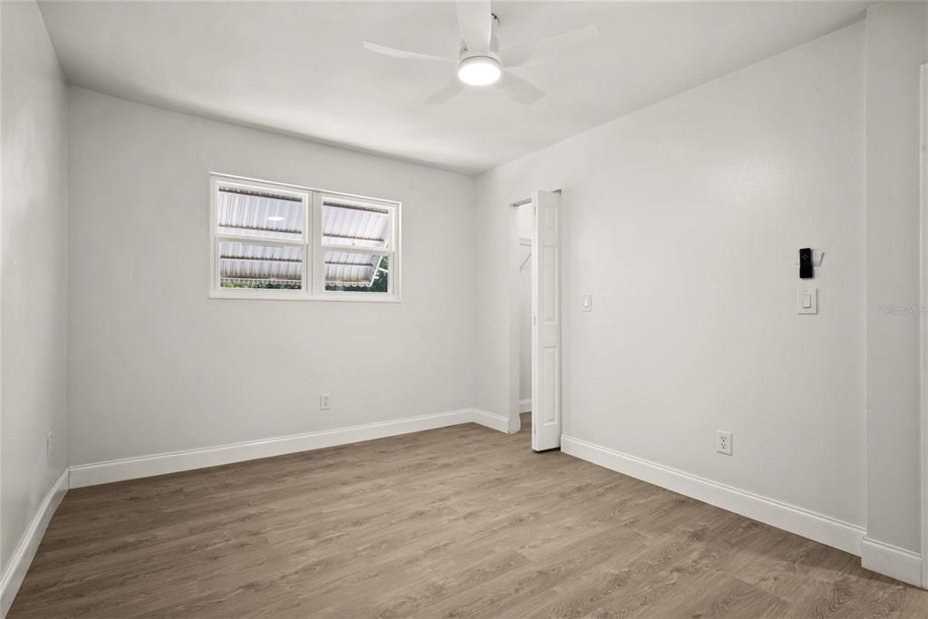 待售: $270,000 (2 贝兹, 1 浴室, 1048 平方英尺)