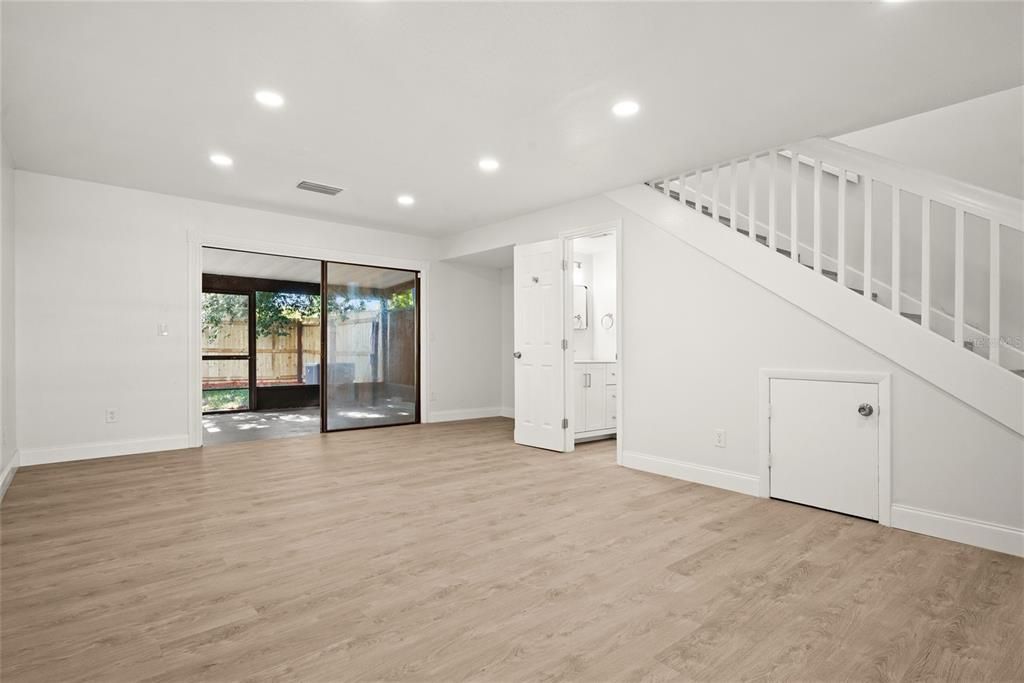 待售: $270,000 (2 贝兹, 1 浴室, 1048 平方英尺)