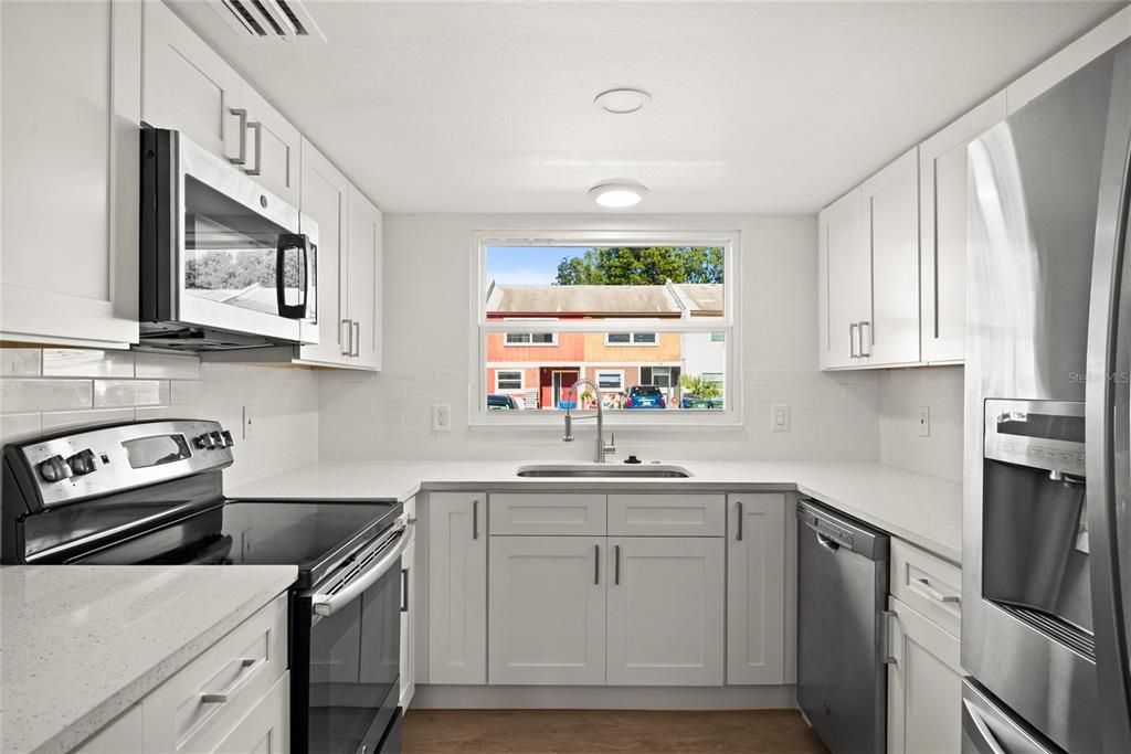 待售: $270,000 (2 贝兹, 1 浴室, 1048 平方英尺)