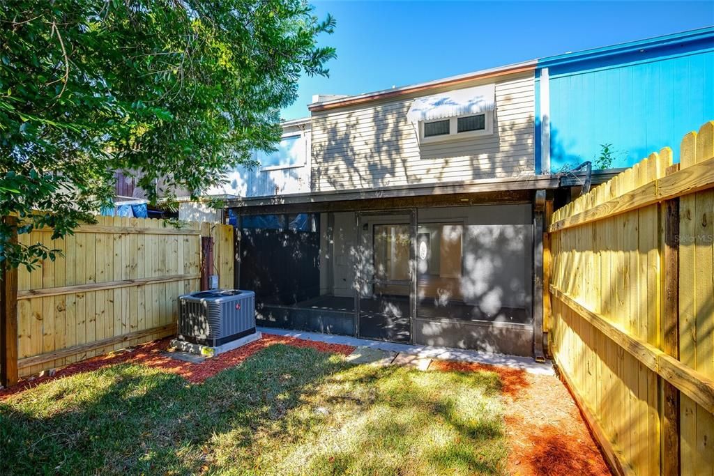 待售: $270,000 (2 贝兹, 1 浴室, 1048 平方英尺)