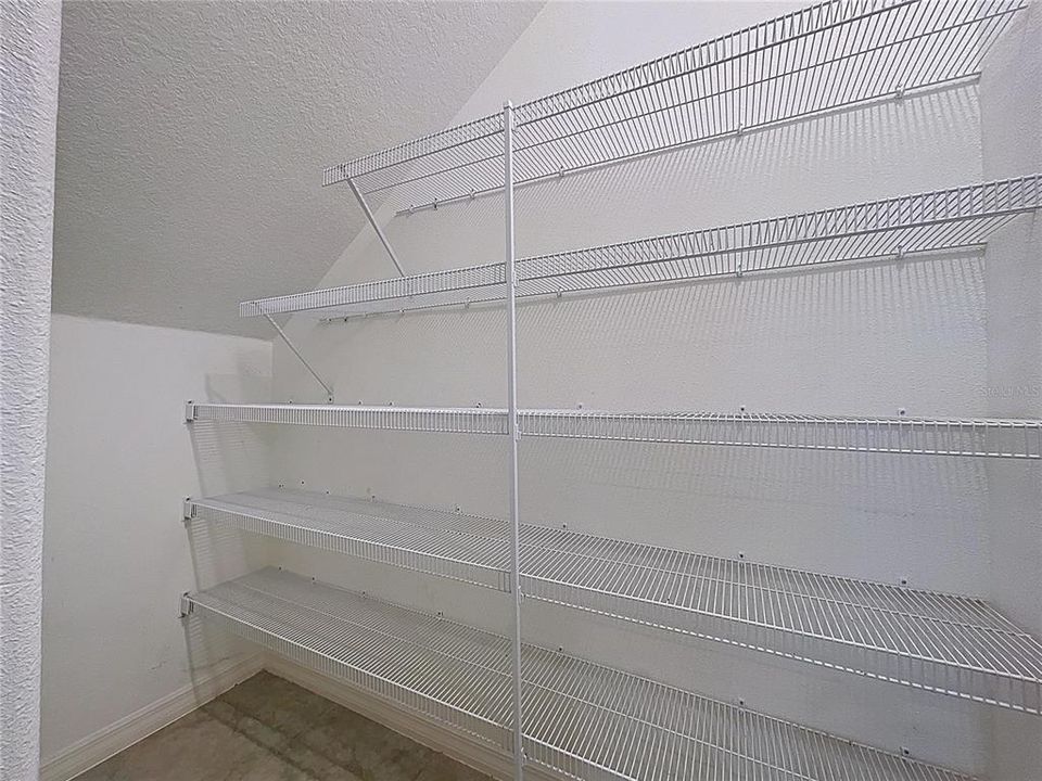 For Sale: $460,000 (6 beds, 3 baths, 3362 Square Feet)