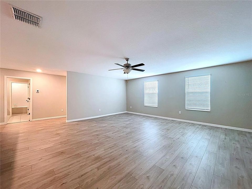 For Sale: $460,000 (6 beds, 3 baths, 3362 Square Feet)