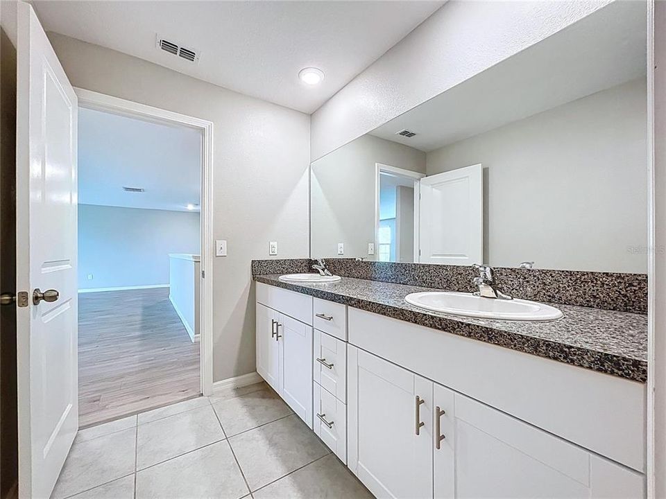 For Sale: $460,000 (6 beds, 3 baths, 3362 Square Feet)