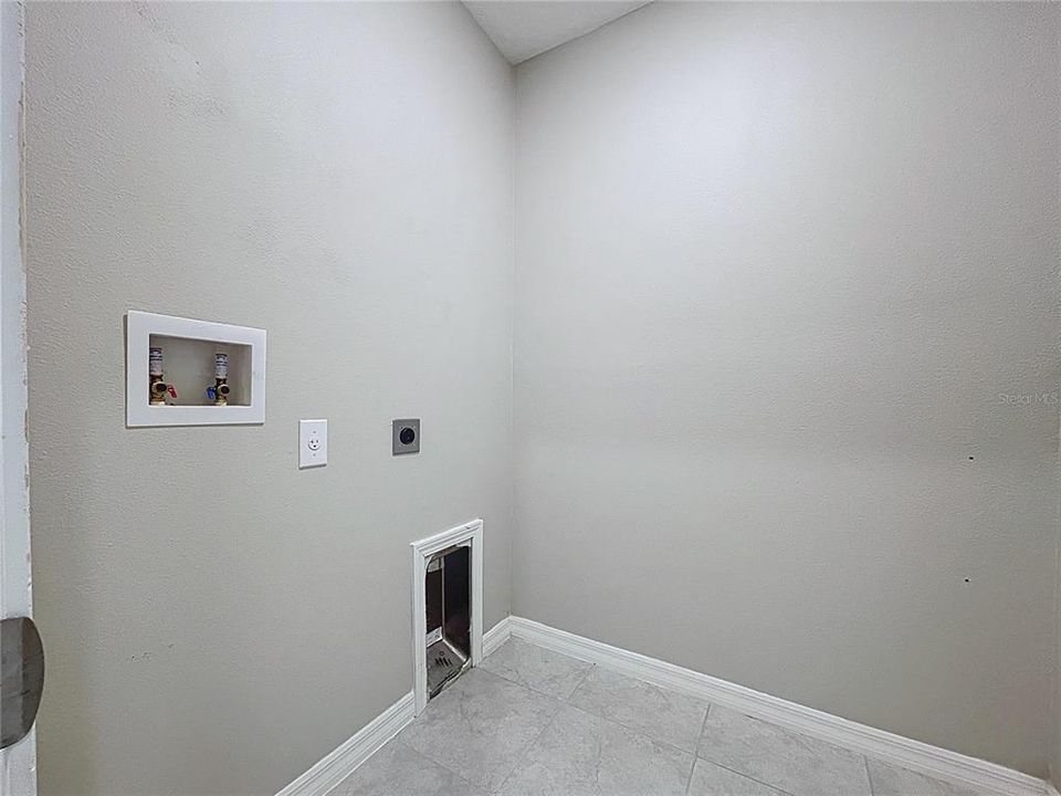 For Sale: $460,000 (6 beds, 3 baths, 3362 Square Feet)