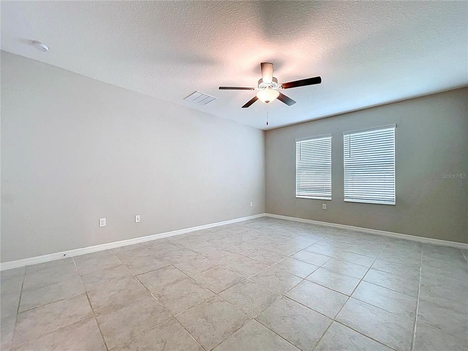 For Sale: $460,000 (6 beds, 3 baths, 3362 Square Feet)