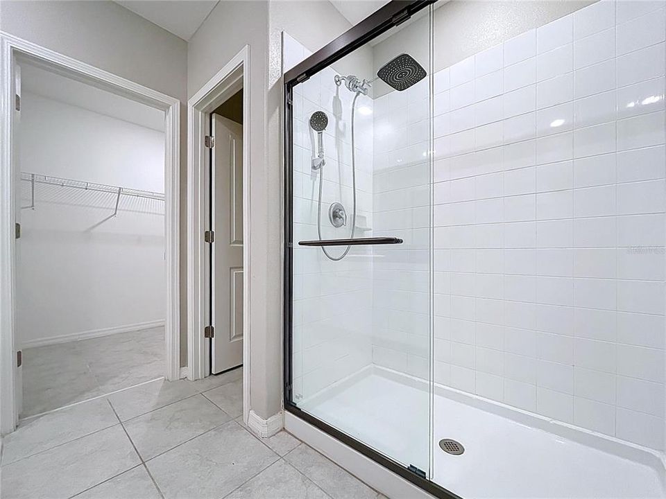 For Sale: $460,000 (6 beds, 3 baths, 3362 Square Feet)