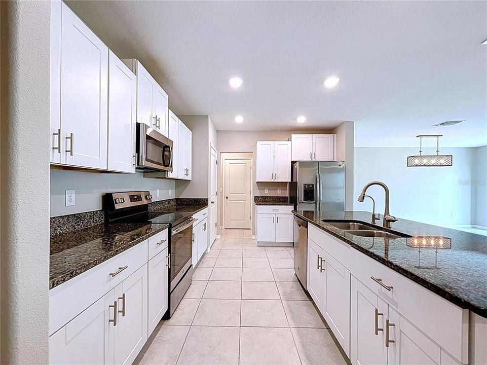 For Sale: $460,000 (6 beds, 3 baths, 3362 Square Feet)