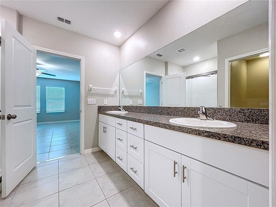 For Sale: $460,000 (6 beds, 3 baths, 3362 Square Feet)