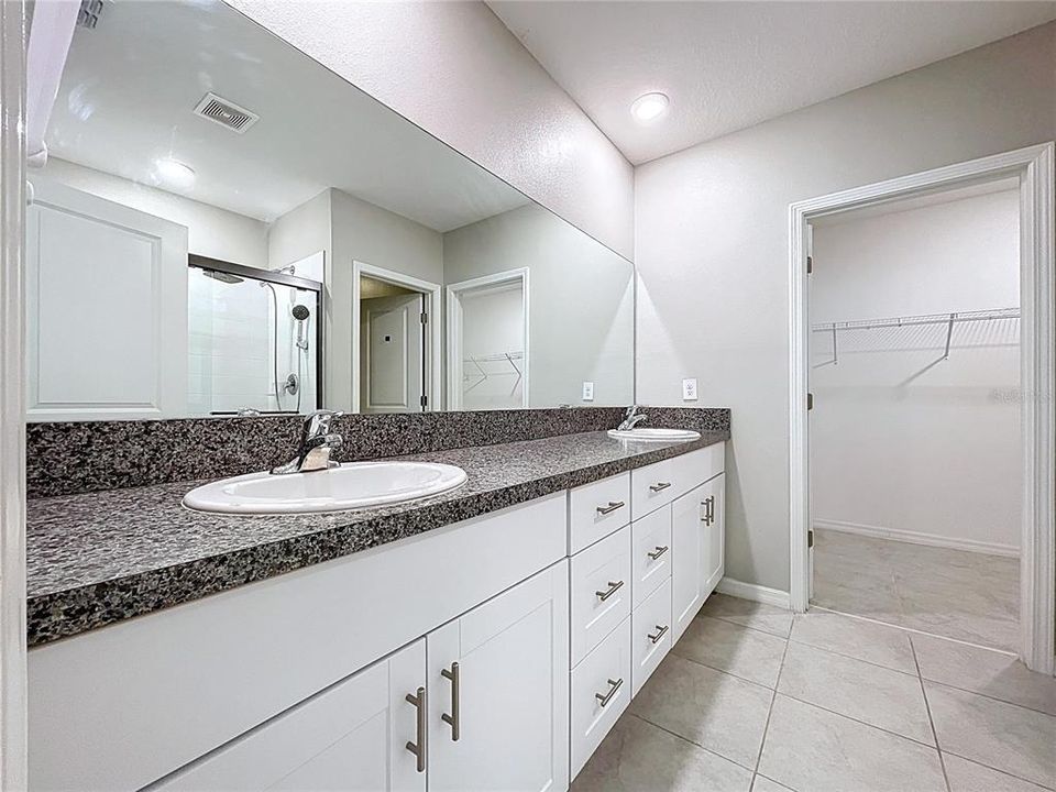 For Sale: $460,000 (6 beds, 3 baths, 3362 Square Feet)