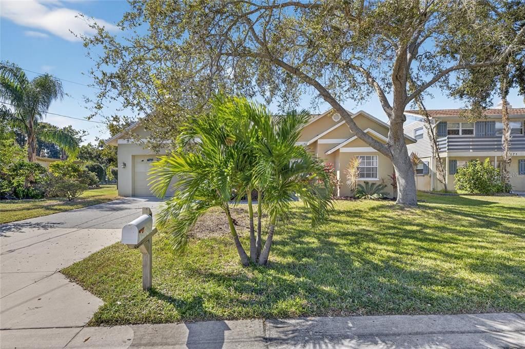 For Rent: $3,600 (3 beds, 2 baths, 2612 Square Feet)