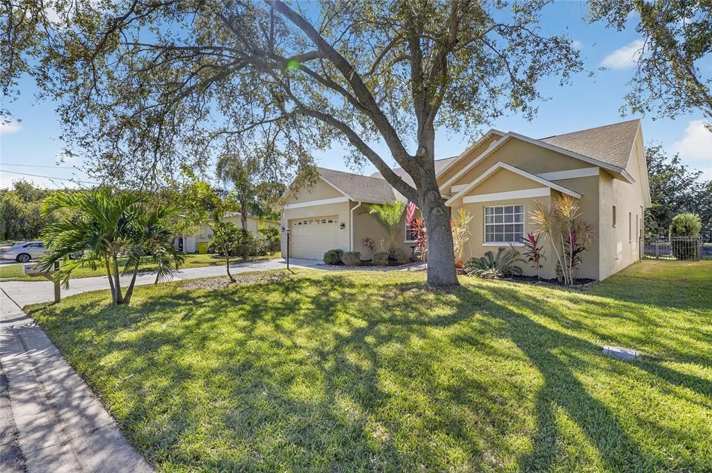 For Rent: $3,600 (3 beds, 2 baths, 2612 Square Feet)