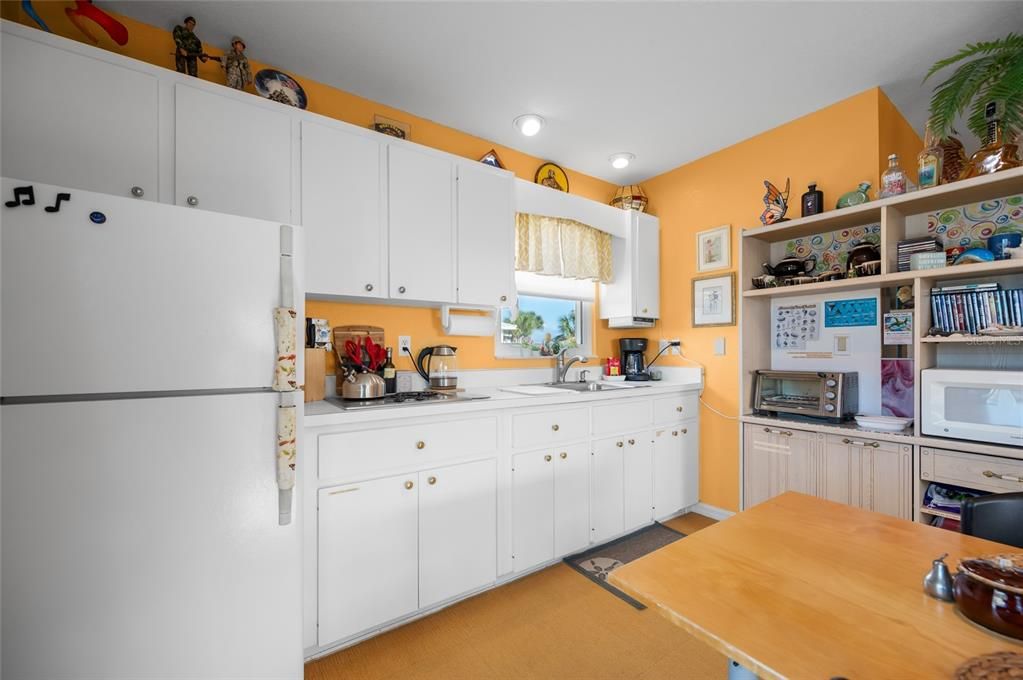 For Sale: $1,800,000 (2 beds, 2 baths, 1468 Square Feet)