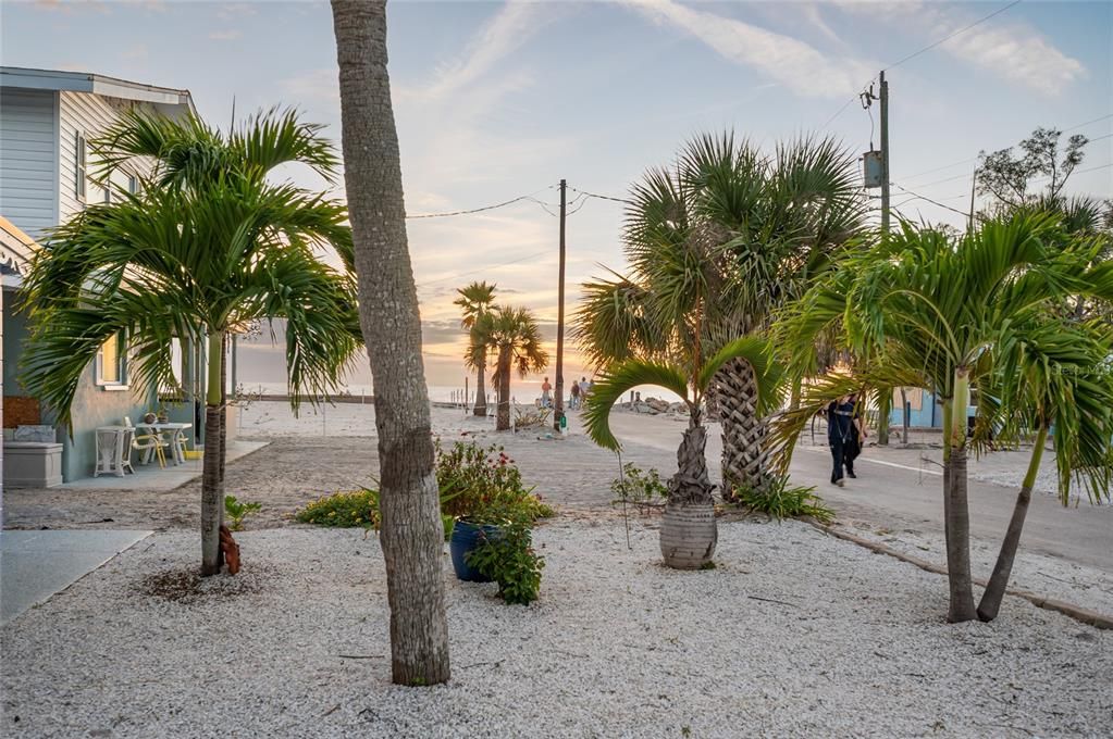 For Sale: $1,800,000 (2 beds, 2 baths, 1468 Square Feet)