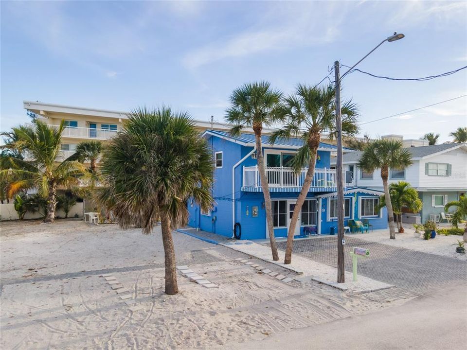 For Sale: $1,800,000 (2 beds, 2 baths, 1468 Square Feet)