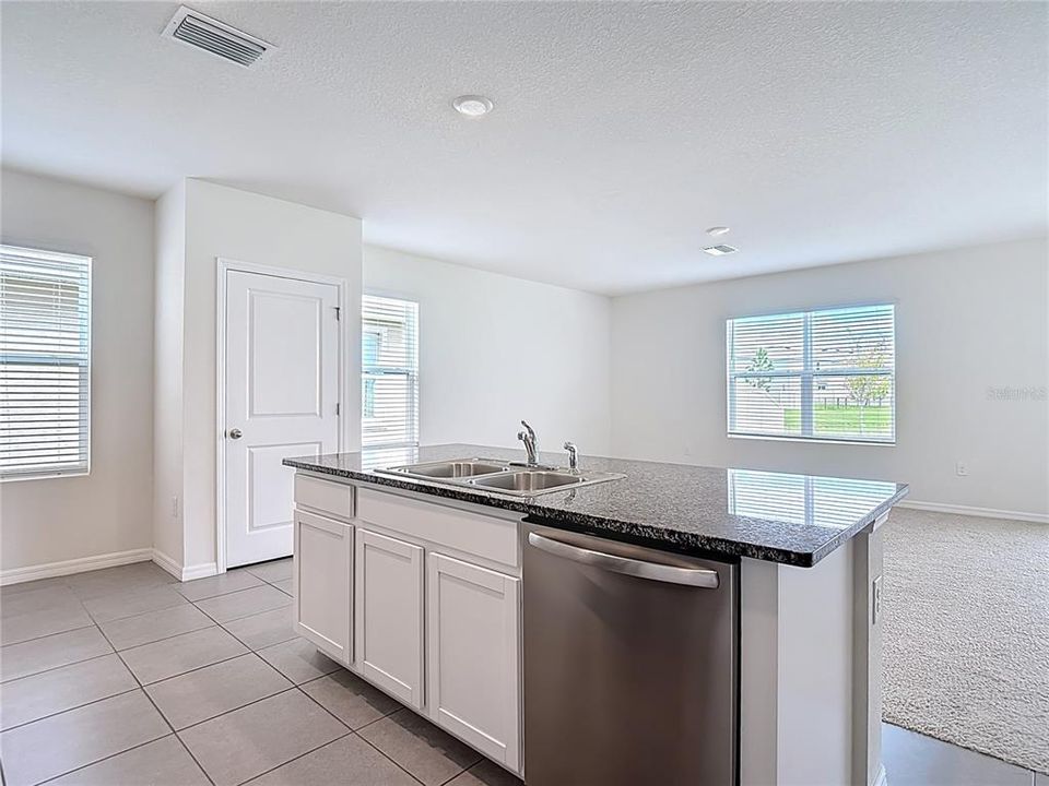 For Rent: $2,500 (4 beds, 2 baths, 2260 Square Feet)