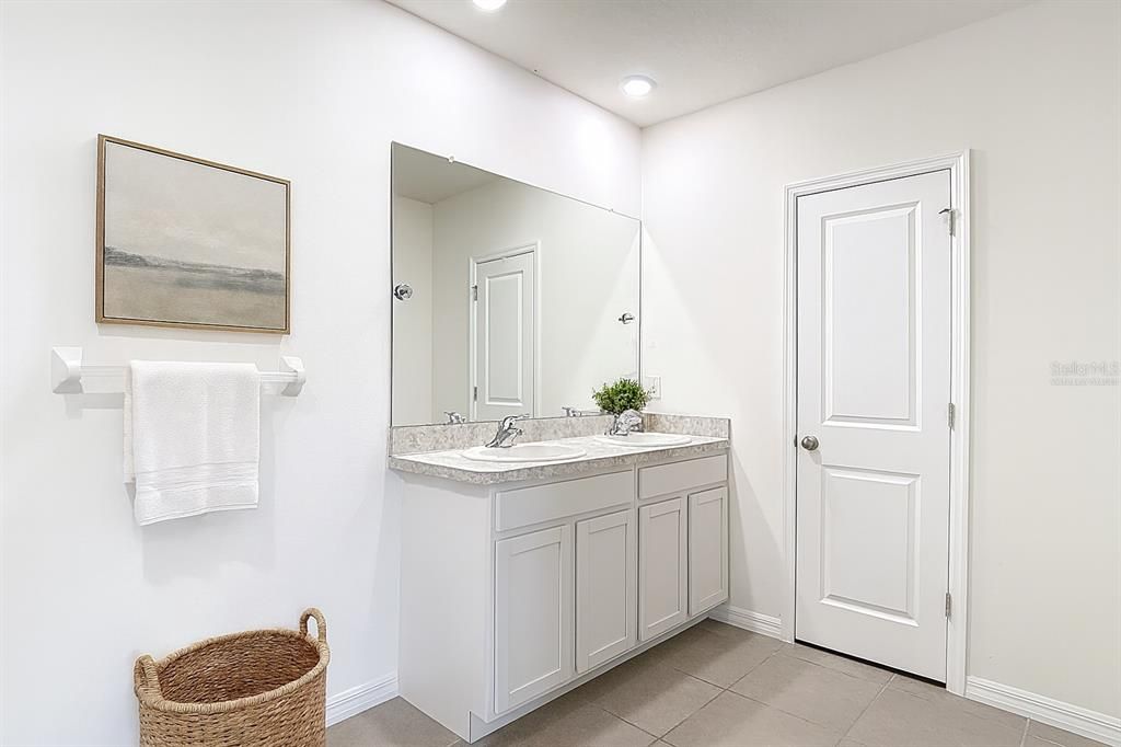 For Rent: $2,500 (4 beds, 2 baths, 2260 Square Feet)