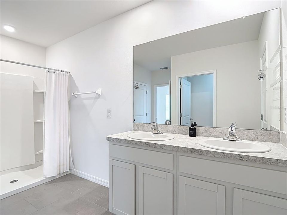 For Rent: $2,500 (4 beds, 2 baths, 2260 Square Feet)