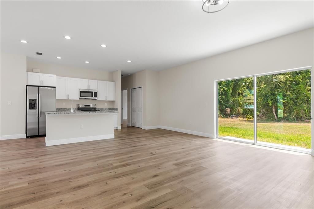 For Sale: $329,990 (4 beds, 2 baths, 1607 Square Feet)