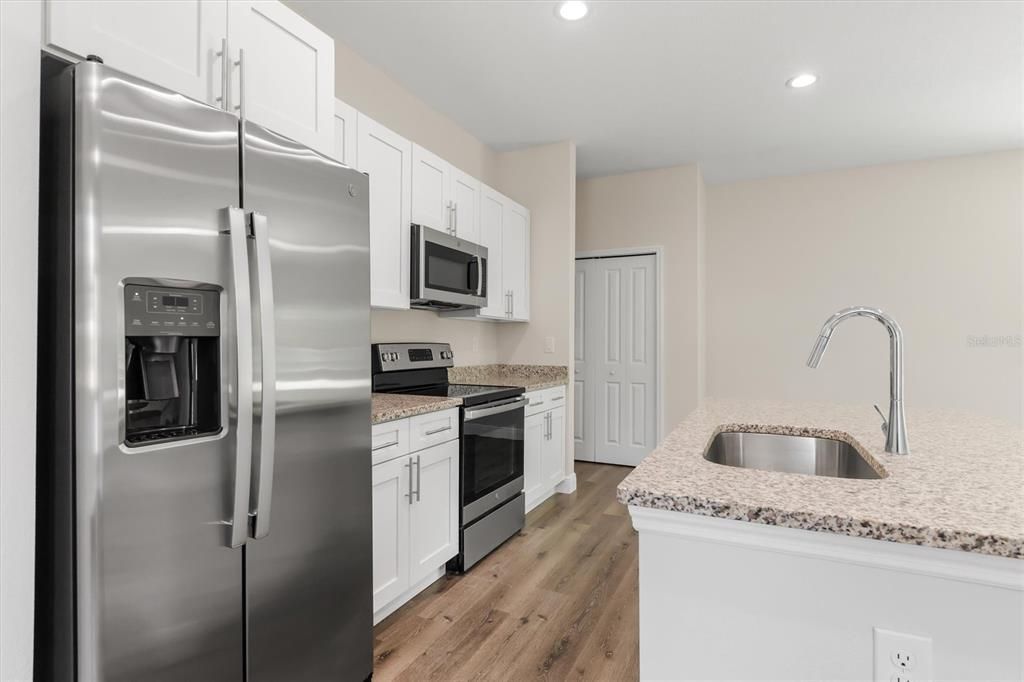 For Sale: $329,990 (4 beds, 2 baths, 1607 Square Feet)