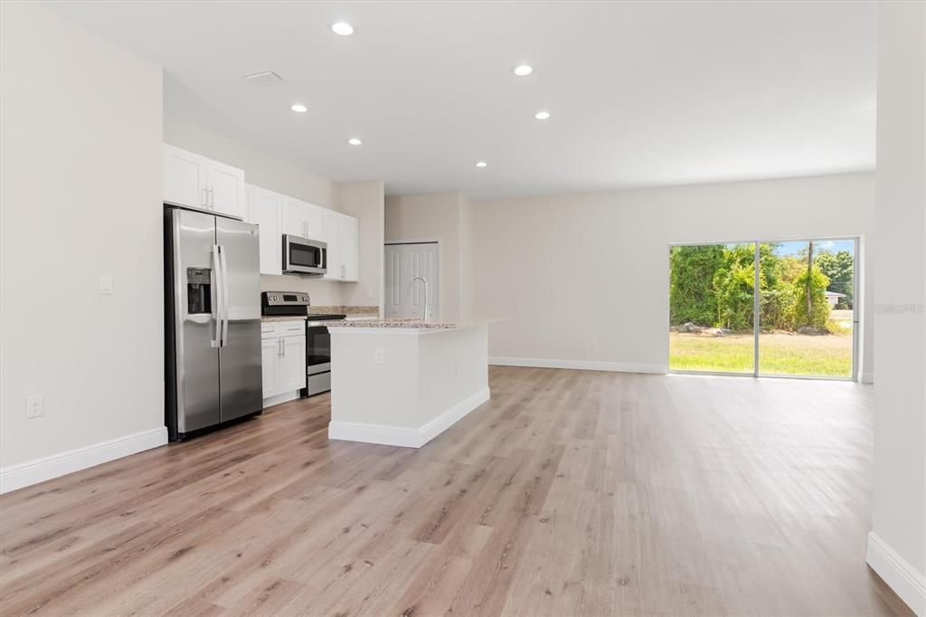 For Sale: $329,990 (4 beds, 2 baths, 1607 Square Feet)