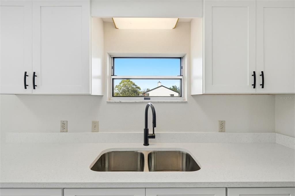 For Sale: $305,000 (3 beds, 1 baths, 1166 Square Feet)