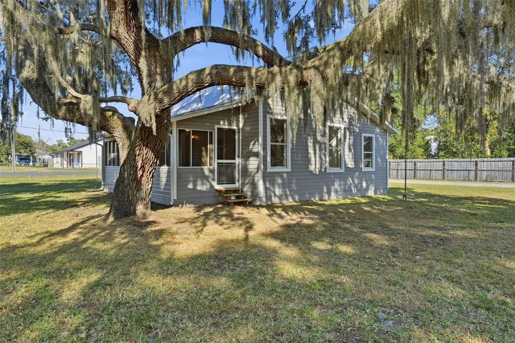 For Sale: $305,000 (3 beds, 1 baths, 1166 Square Feet)