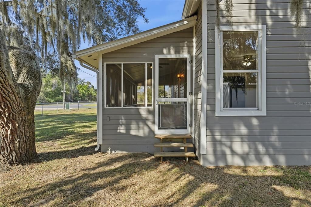 For Sale: $305,000 (3 beds, 1 baths, 1166 Square Feet)