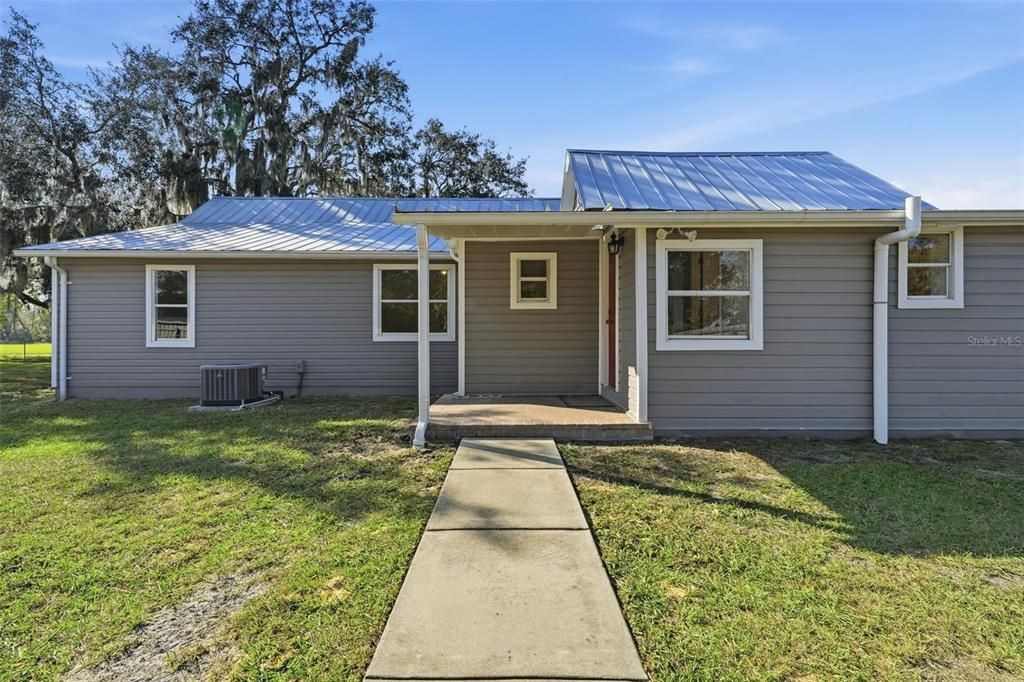 For Sale: $305,000 (3 beds, 1 baths, 1166 Square Feet)