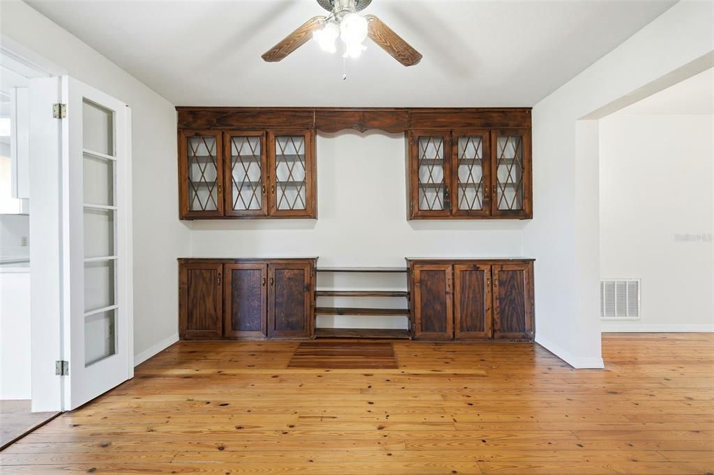 For Sale: $305,000 (3 beds, 1 baths, 1166 Square Feet)