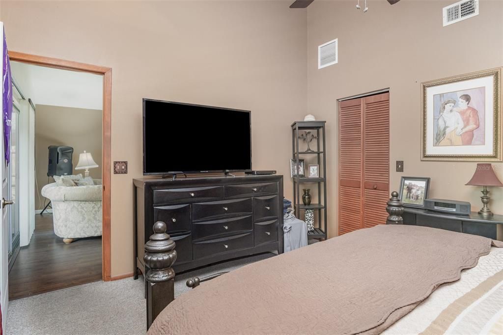 На продажу: $285,000 (2 спален, 2 ванн, 994 Квадратных фут)