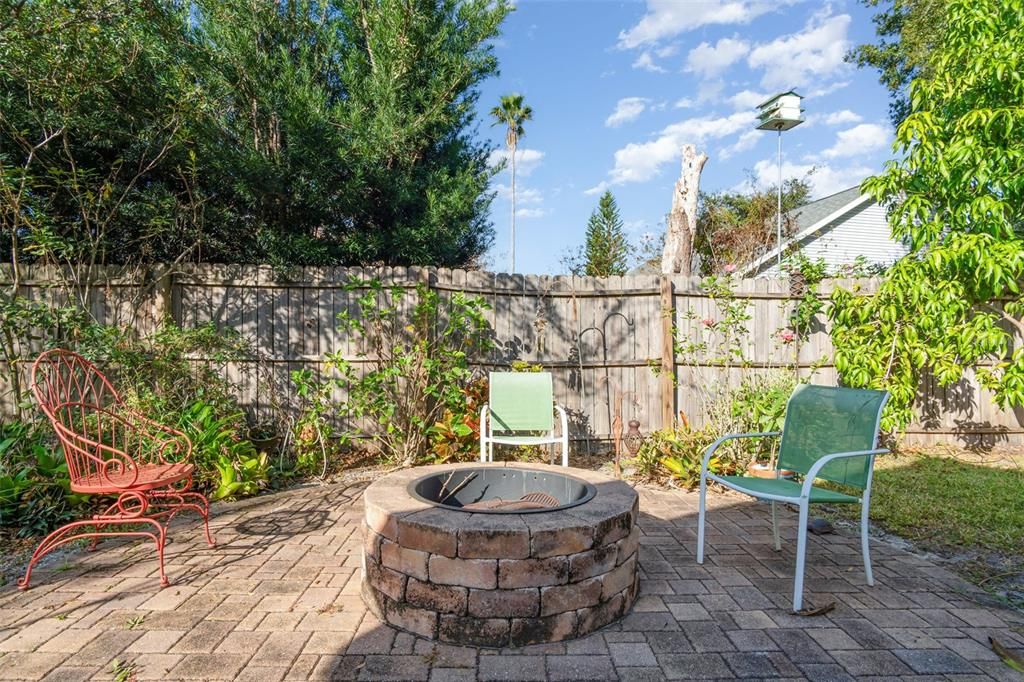 На продажу: $285,000 (2 спален, 2 ванн, 994 Квадратных фут)