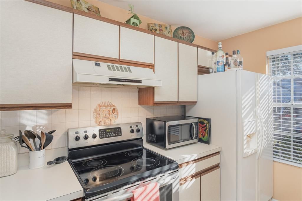 На продажу: $285,000 (2 спален, 2 ванн, 994 Квадратных фут)