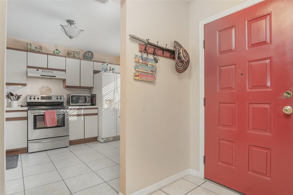 На продажу: $285,000 (2 спален, 2 ванн, 994 Квадратных фут)