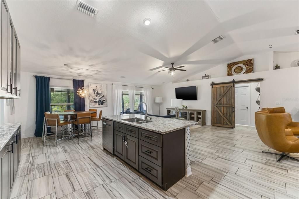 待售: $420,000 (3 贝兹, 2 浴室, 1685 平方英尺)