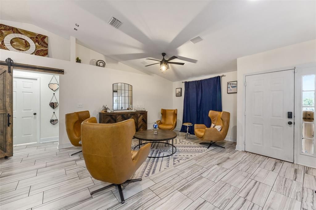 待售: $420,000 (3 贝兹, 2 浴室, 1685 平方英尺)