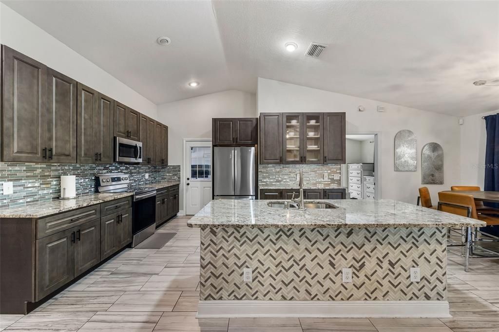 待售: $420,000 (3 贝兹, 2 浴室, 1685 平方英尺)