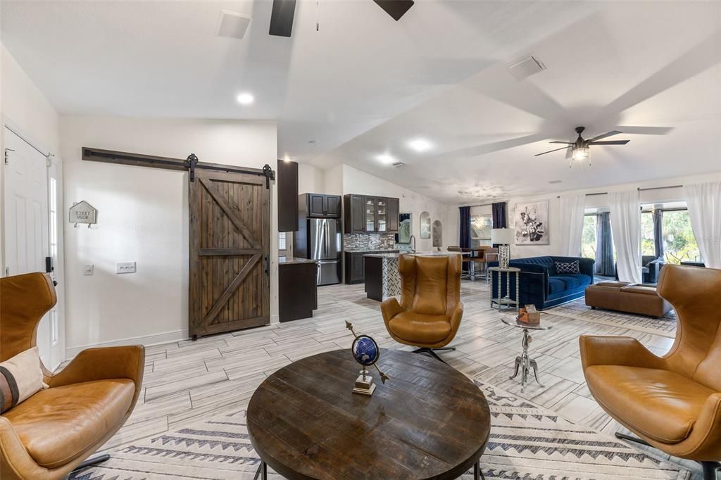 待售: $420,000 (3 贝兹, 2 浴室, 1685 平方英尺)