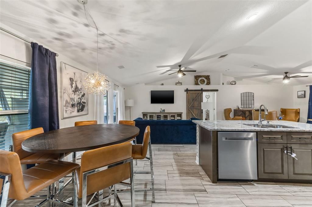 待售: $420,000 (3 贝兹, 2 浴室, 1685 平方英尺)