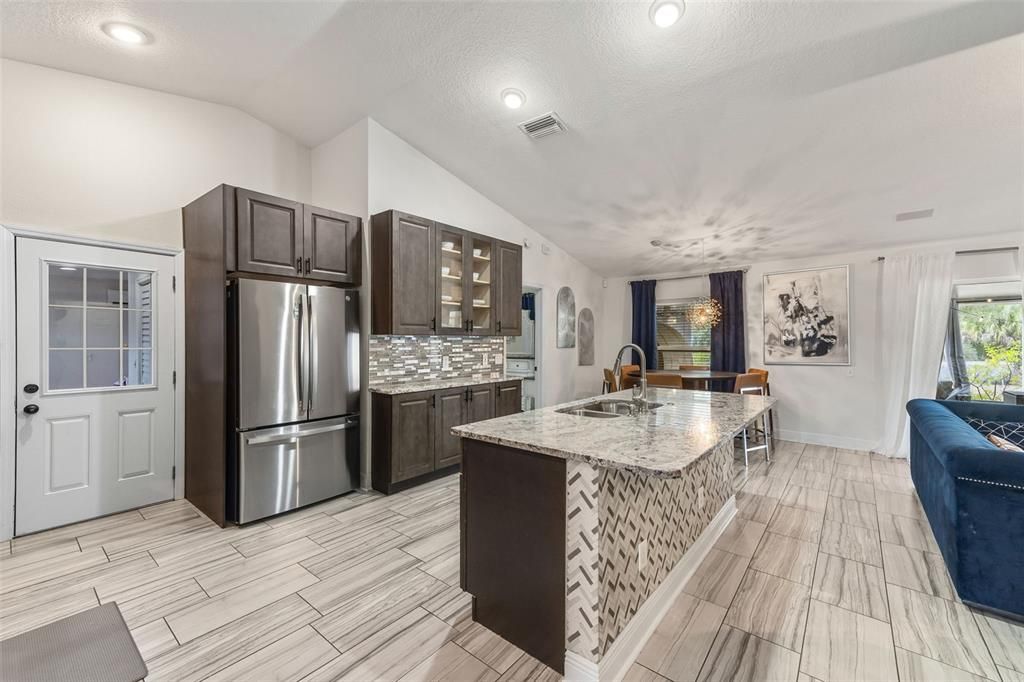 待售: $420,000 (3 贝兹, 2 浴室, 1685 平方英尺)