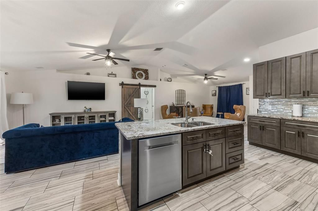 待售: $420,000 (3 贝兹, 2 浴室, 1685 平方英尺)