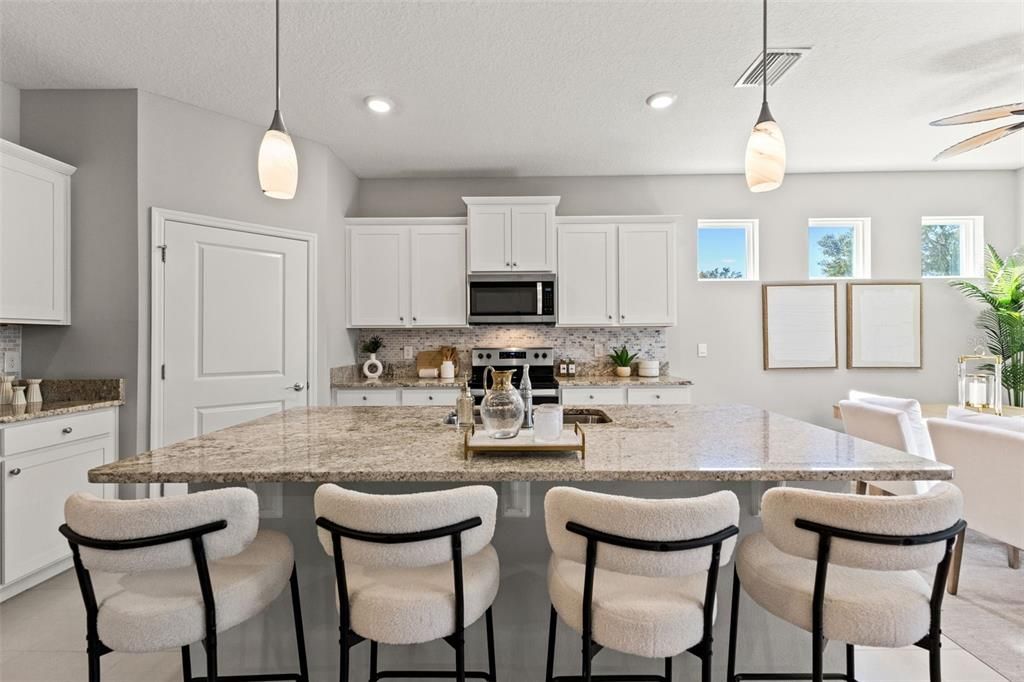 待售: $439,900 (4 贝兹, 2 浴室, 2090 平方英尺)