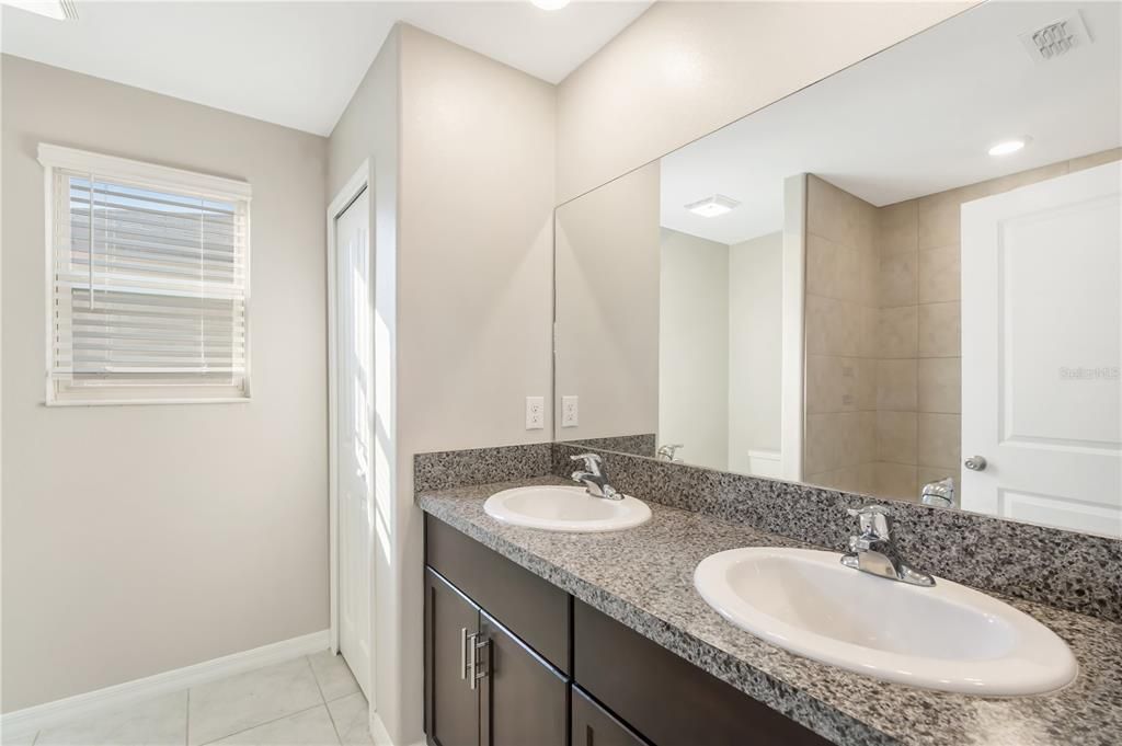 For Rent: $2,499 (4 beds, 2 baths, 1805 Square Feet)