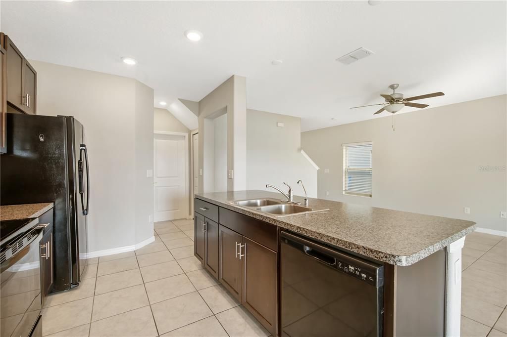 For Rent: $2,499 (4 beds, 2 baths, 1805 Square Feet)