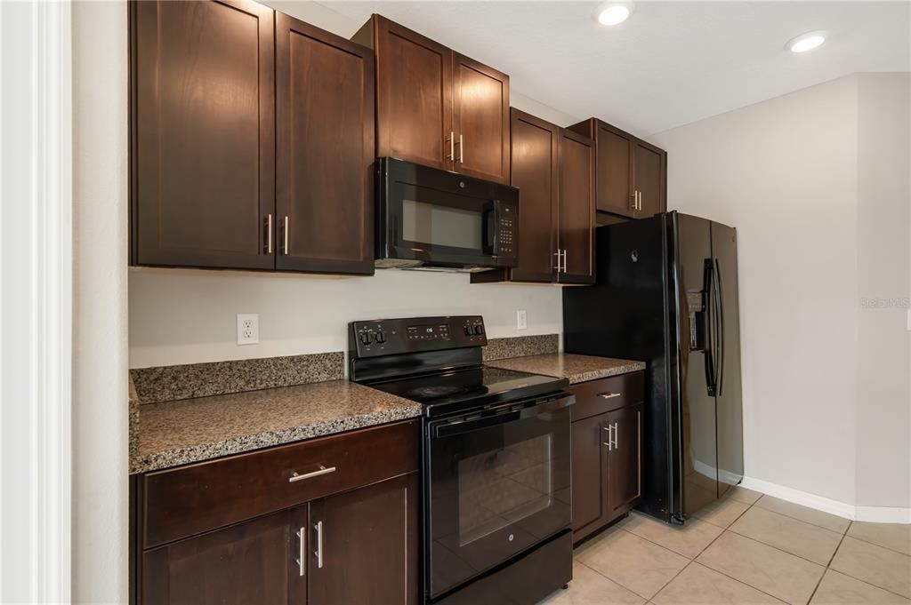 For Rent: $2,499 (4 beds, 2 baths, 1805 Square Feet)