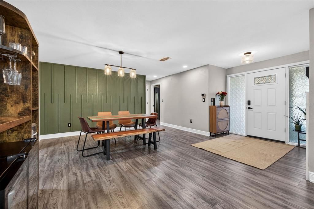 For Sale: $425,000 (2 beds, 2 baths, 1400 Square Feet)