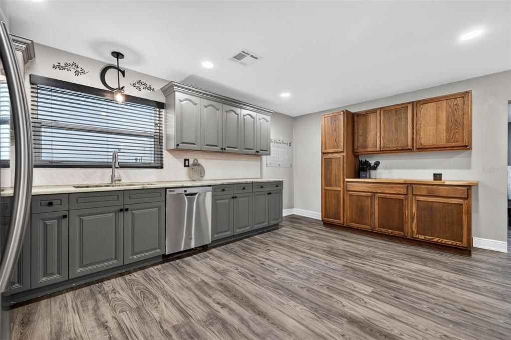 For Sale: $425,000 (2 beds, 2 baths, 1400 Square Feet)