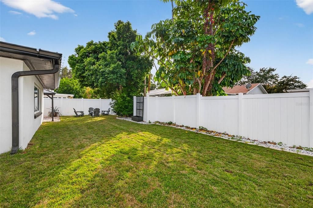 For Sale: $425,000 (2 beds, 2 baths, 1400 Square Feet)