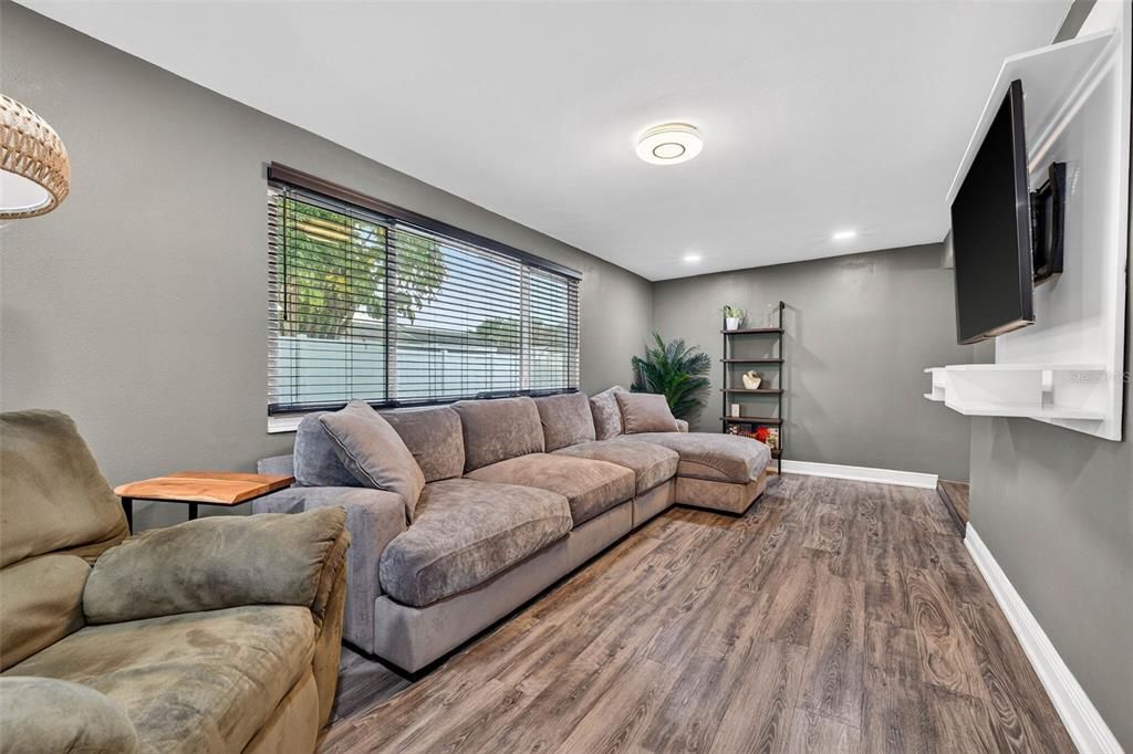 For Sale: $425,000 (2 beds, 2 baths, 1400 Square Feet)